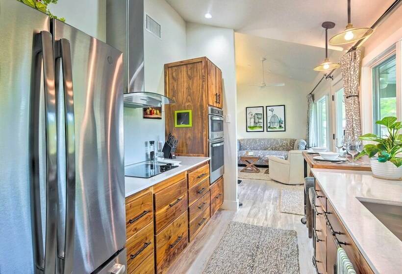 Stunning Willis Cottage On 12 Acres Of Land!