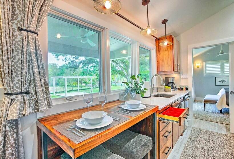 Stunning Willis Cottage On 12 Acres Of Land!