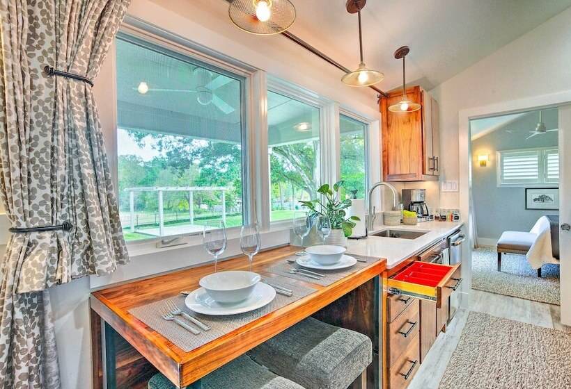 Stunning Willis Cottage On 12 Acres Of Land!