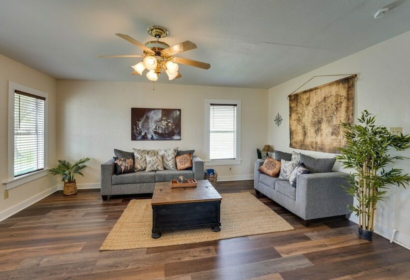 Stylish Aransas Pass Vacation Home Rental!