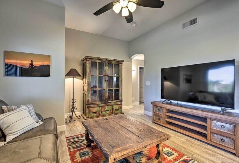 North Phoenix Desert Gem W/ Yard & Hot Tub!