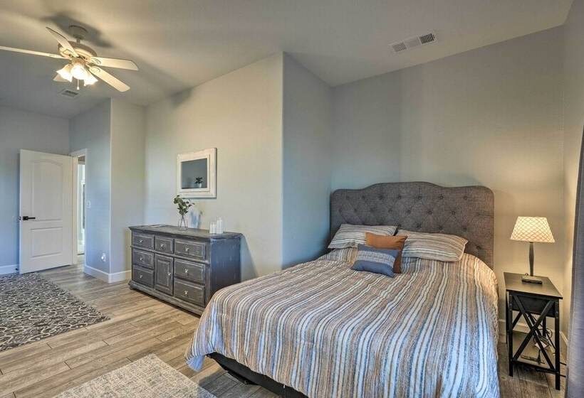 North Phoenix Desert Gem W/ Yard & Hot Tub!