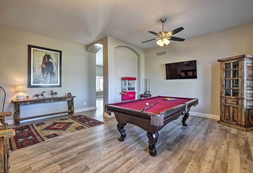 North Phoenix Desert Gem W/ Yard & Hot Tub!