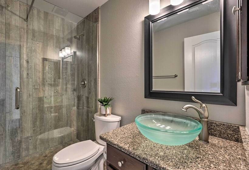 North Phoenix Desert Gem W/ Yard & Hot Tub!