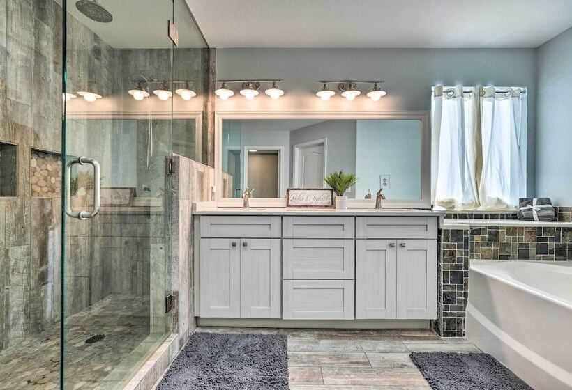 North Phoenix Desert Gem W/ Yard & Hot Tub!