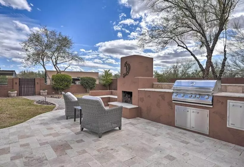 North Phoenix Desert Gem W/ Yard & Hot Tub!