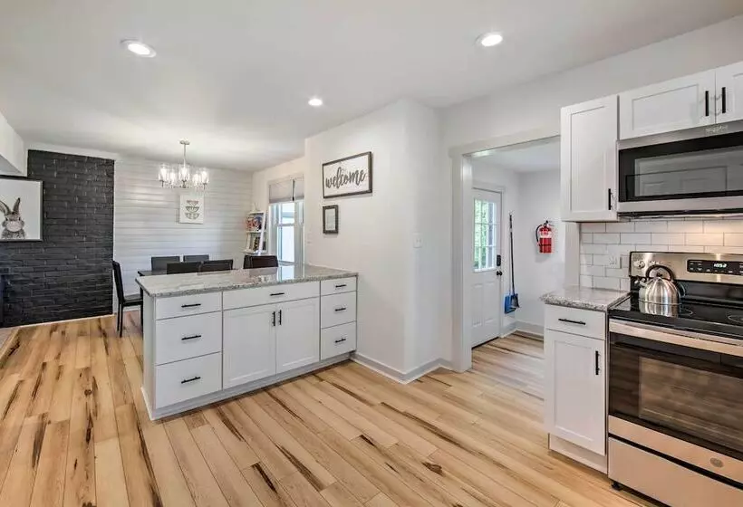 Updated Ronks Home ~ 8 Mi To Dtwn Lancaster!