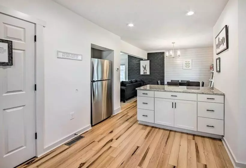 Updated Ronks Home ~ 8 Mi To Dtwn Lancaster!