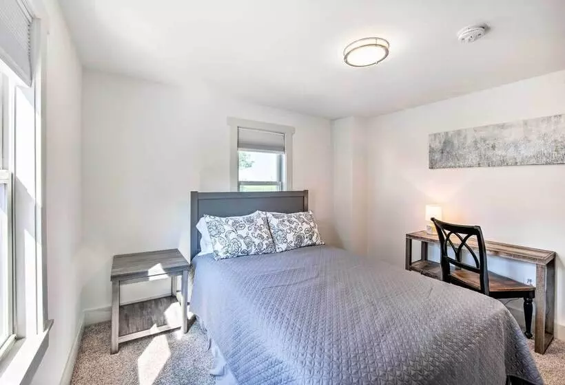 Updated Ronks Home ~ 8 Mi To Dtwn Lancaster!