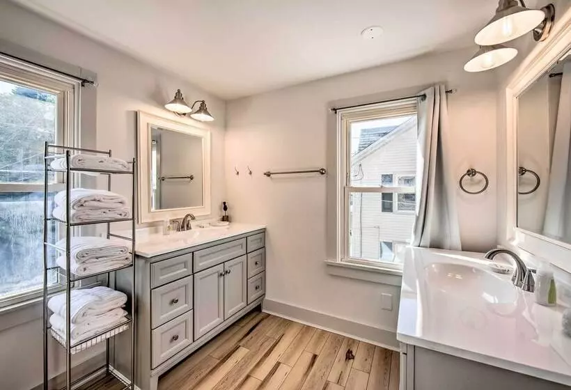 Updated Ronks Home ~ 8 Mi To Dtwn Lancaster!