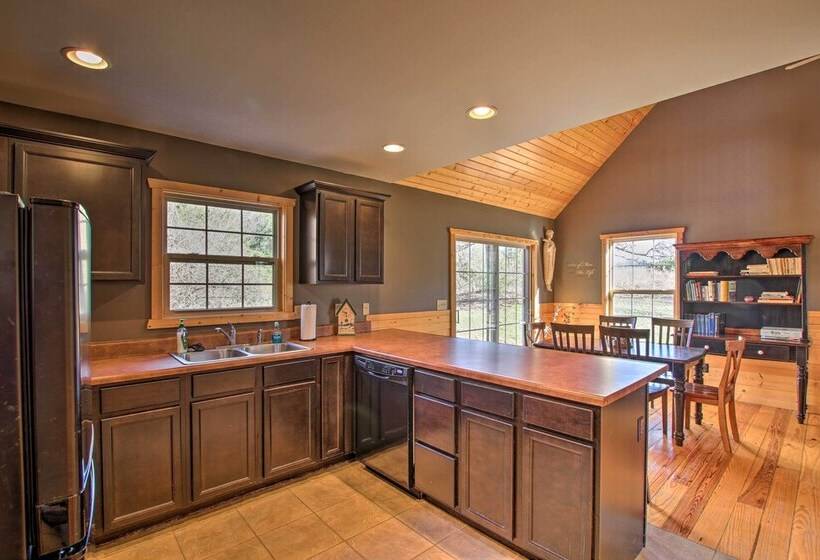 Updated Rural Retreat In New Haven Near Vineyards!