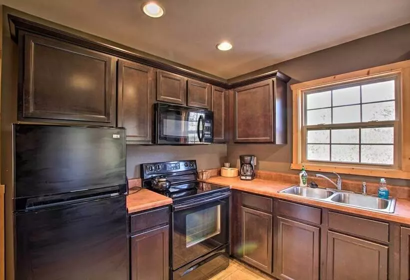 Updated Rural Retreat In New Haven Near Vineyards!