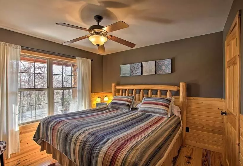 Updated Rural Retreat In New Haven Near Vineyards!