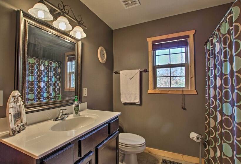 Updated Rural Retreat In New Haven Near Vineyards!