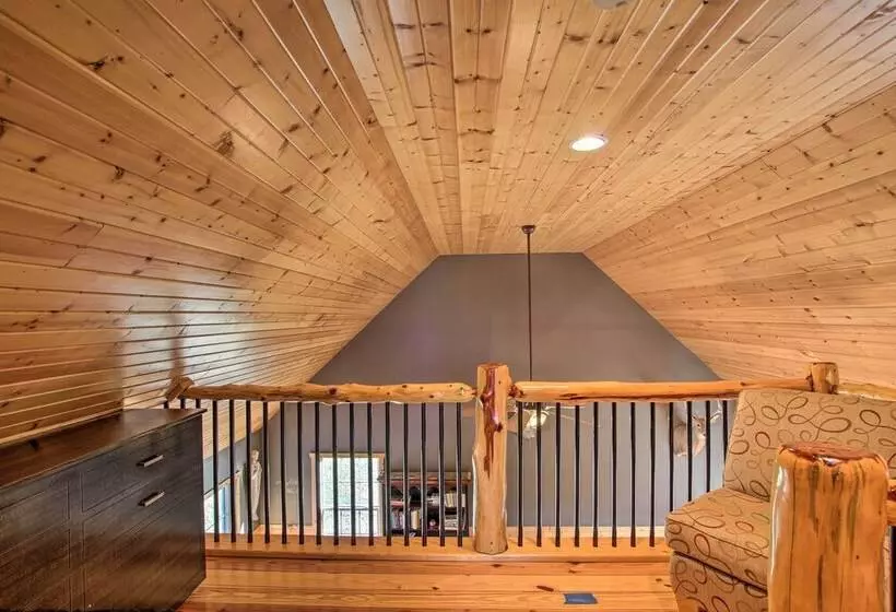 Updated Rural Retreat In New Haven Near Vineyards!