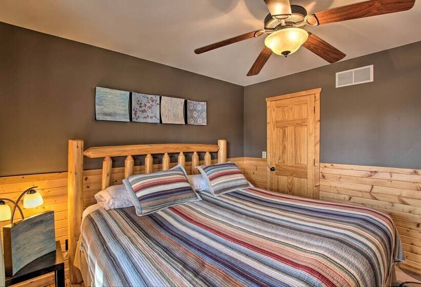 Updated Rural Retreat In New Haven Near Vineyards!