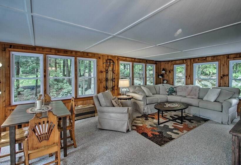 Waterfront Sebago Lake Cottage W/dock + Beach