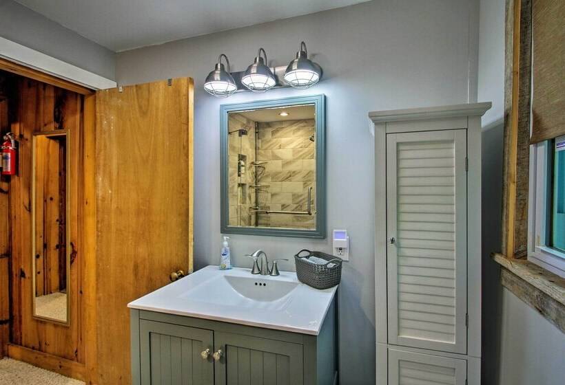 Waterfront Sebago Lake Cottage W/dock + Beach