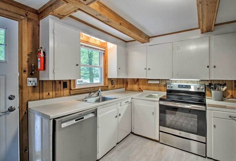 Waterfront Sebago Lake Cottage W/dock + Beach