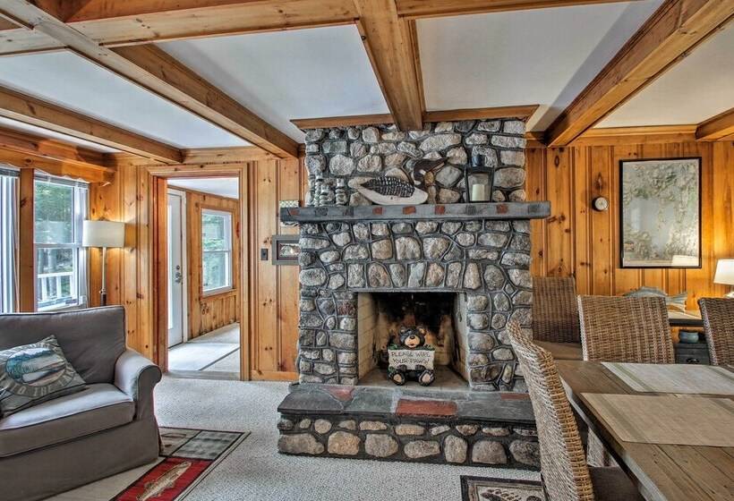 Waterfront Sebago Lake Cottage W/dock + Beach