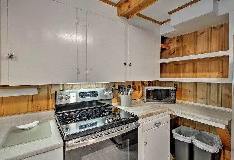 Waterfront Sebago Lake Cottage W/dock + Beach