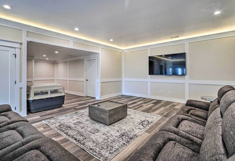 Waynesville House: Fire Pit + Mountain Views!