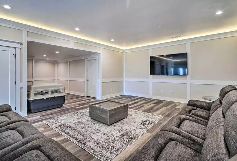 Waynesville House: Fire Pit + Mountain Views!