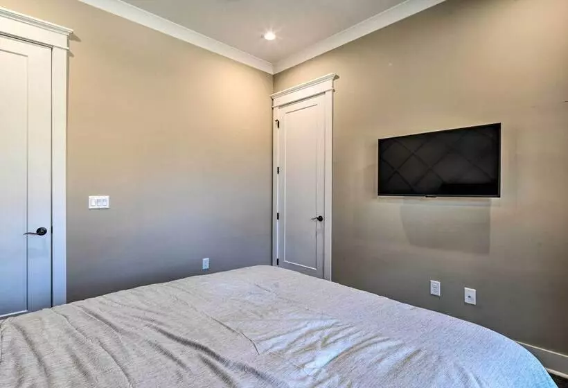 Waynesville House: Fire Pit + Mountain Views!