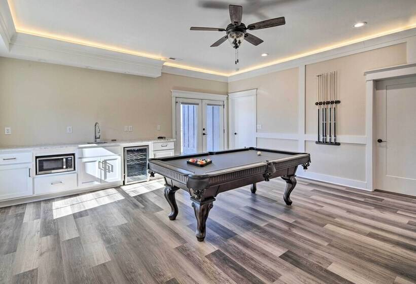 Waynesville House: Fire Pit + Mountain Views!