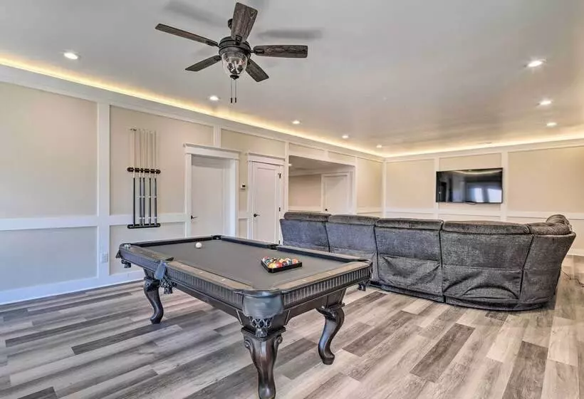 Waynesville House: Fire Pit + Mountain Views!