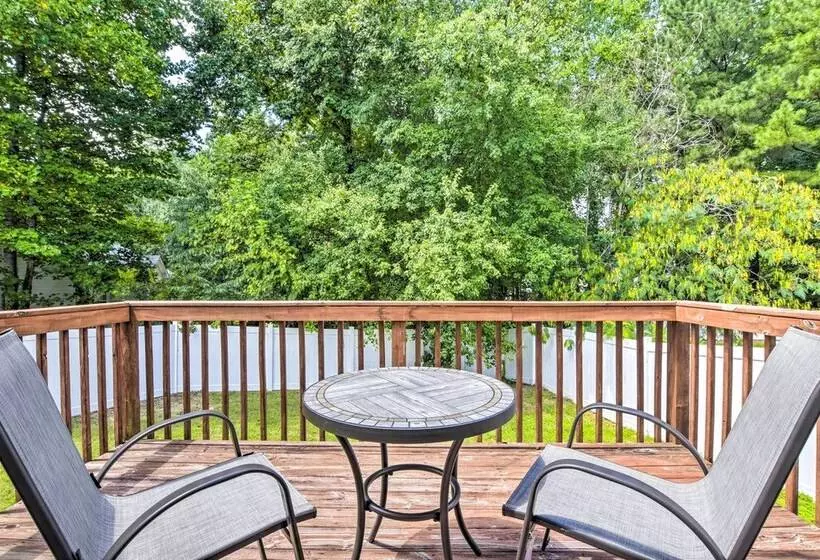 Welcoming Abode W/ Yard ~ 1 Mi To Dtwn Apex!