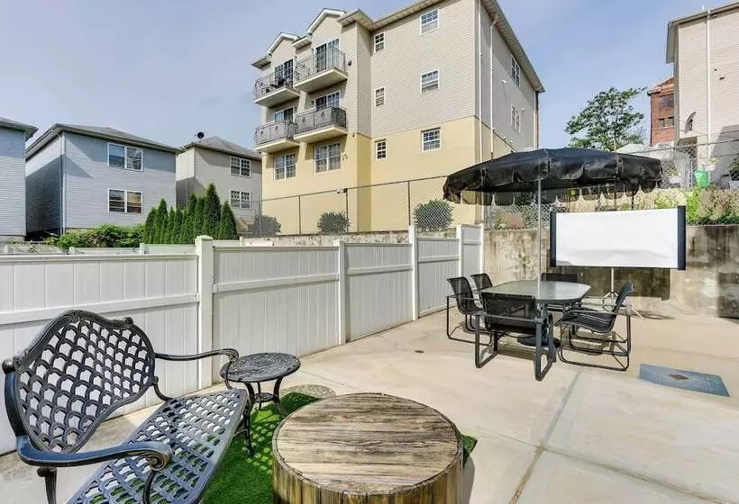 Spacious Newark Duplex In Walkable Location!