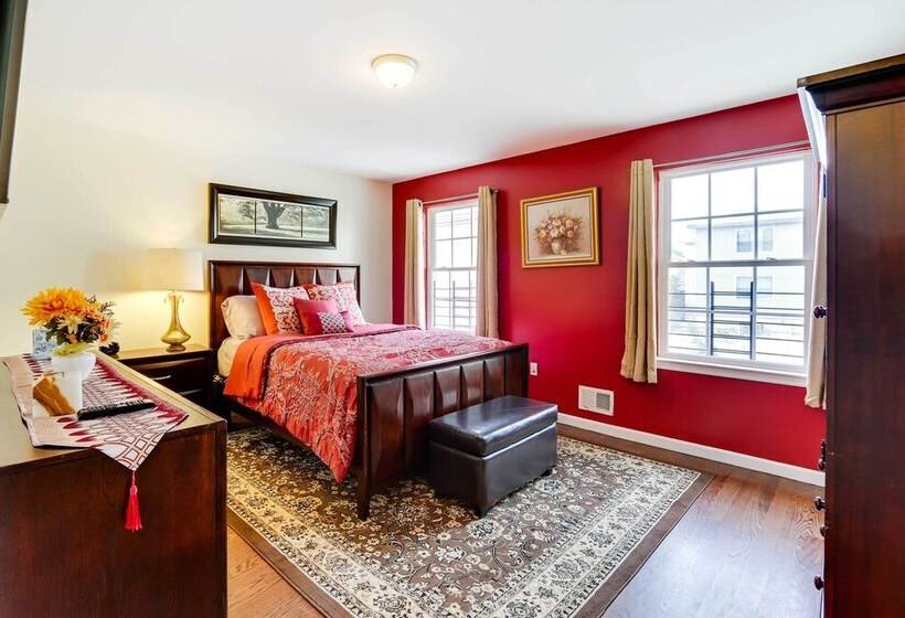 Spacious Newark Duplex In Walkable Location!