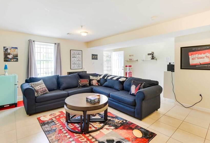 Spacious Newark Duplex In Walkable Location!