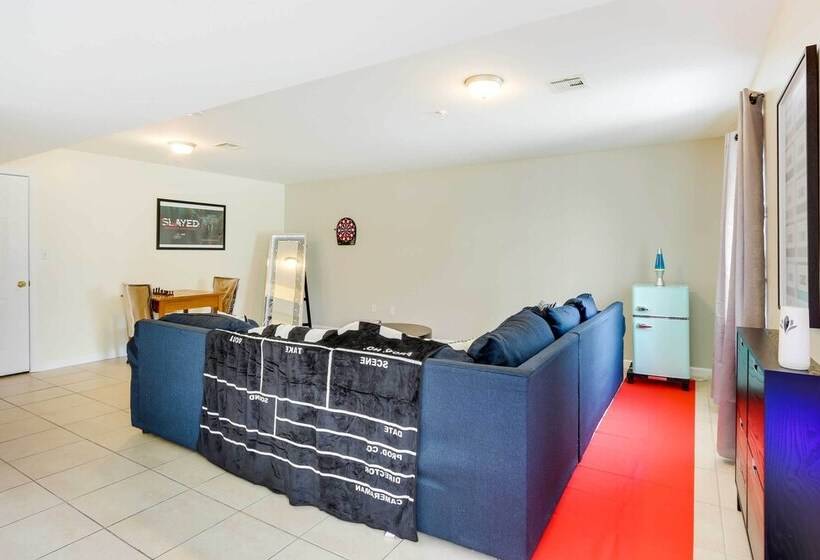 Spacious Newark Duplex In Walkable Location!