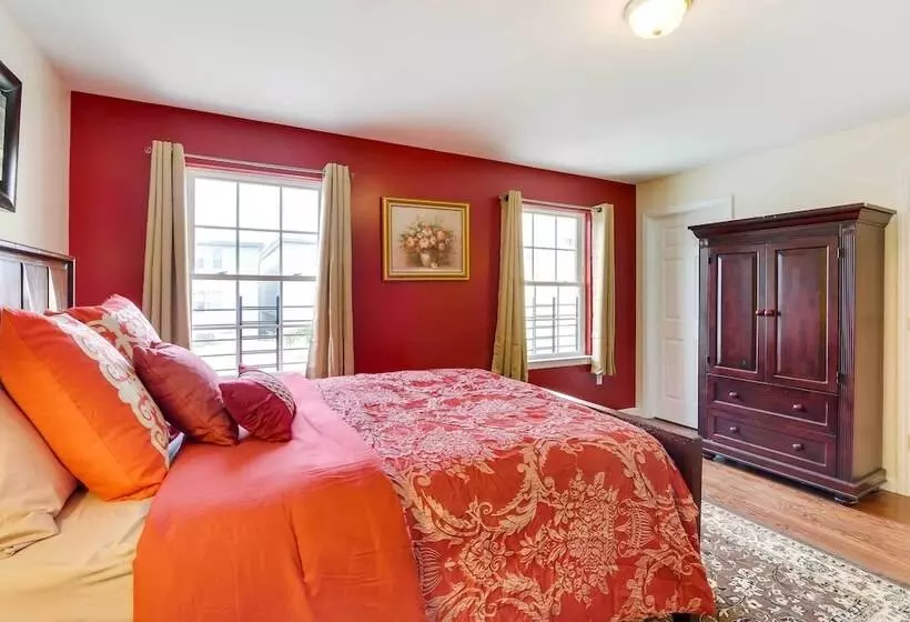 Spacious Newark Duplex In Walkable Location!