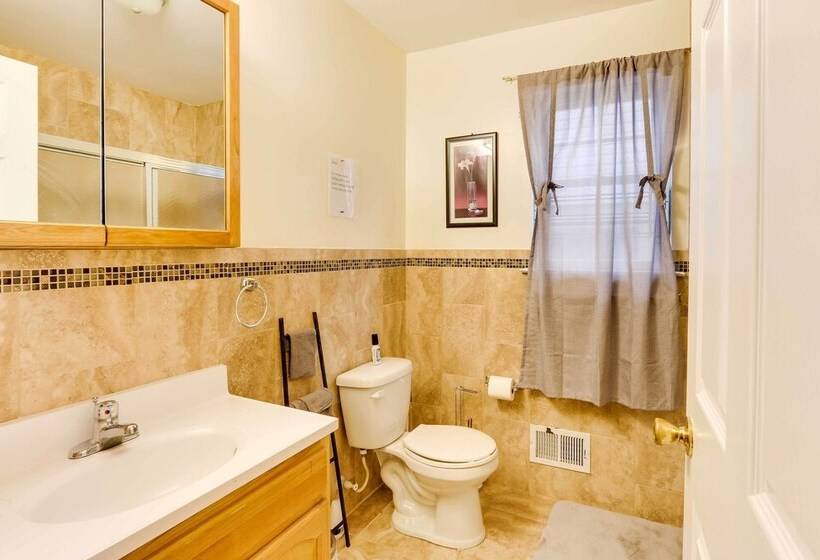 Spacious Newark Duplex In Walkable Location!