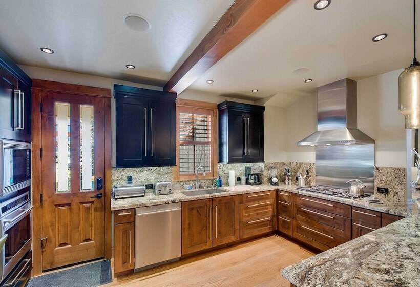 Breckenridge House W/ Spa < 1 Mi Walk To Ski Lift!