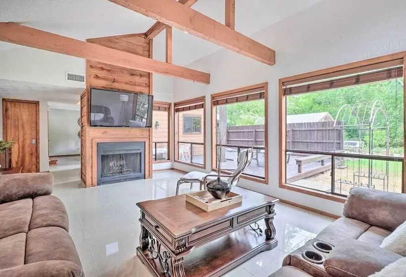 Bryan Home W/ Deck & Yard ~ 4 Mi To Texas A & M!