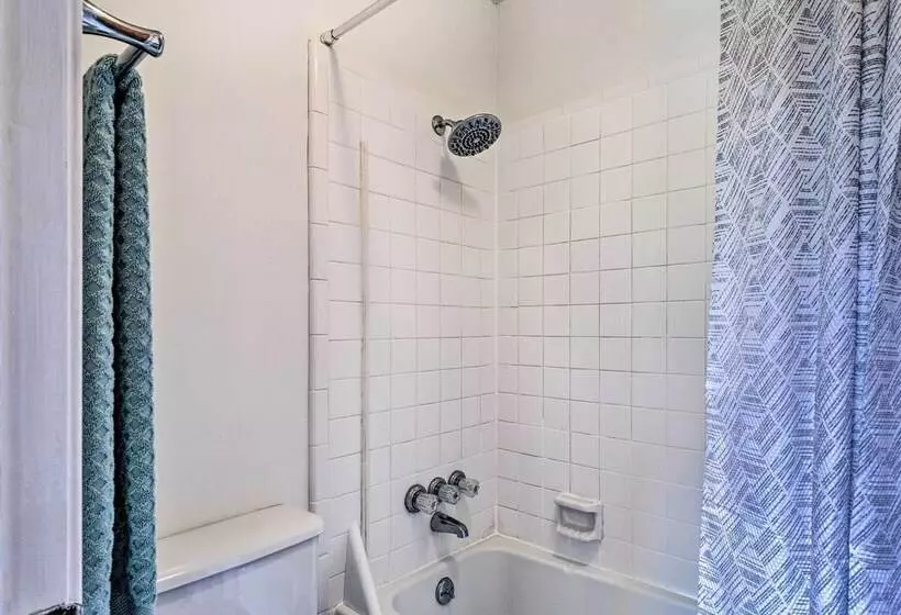 Bryan Home W/ Deck & Yard ~ 4 Mi To Texas A & M!