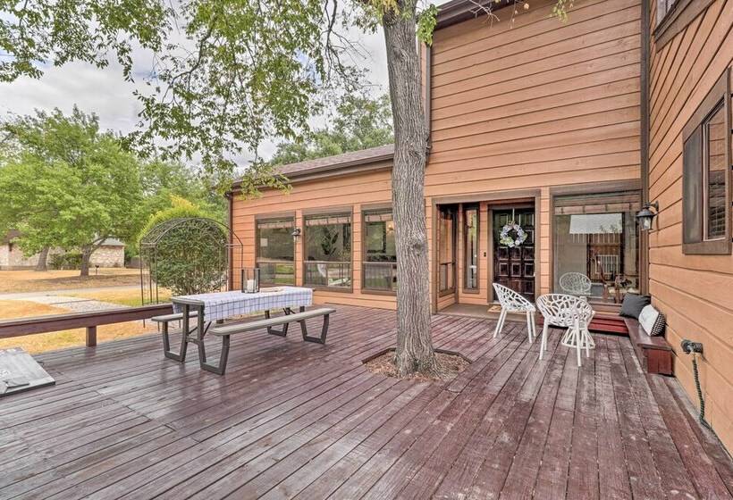 Bryan Home W/ Deck & Yard ~ 4 Mi To Texas A & M!