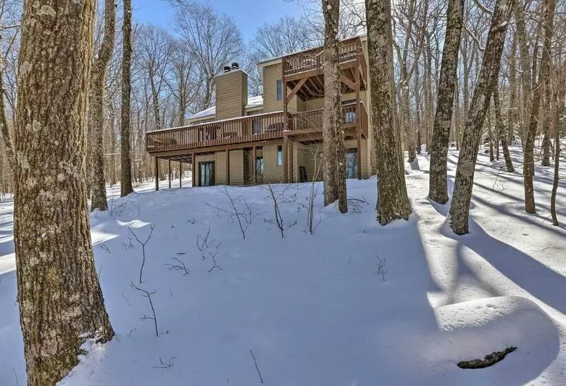 Bright Wintergreen Resort Home; Deck & Grill!