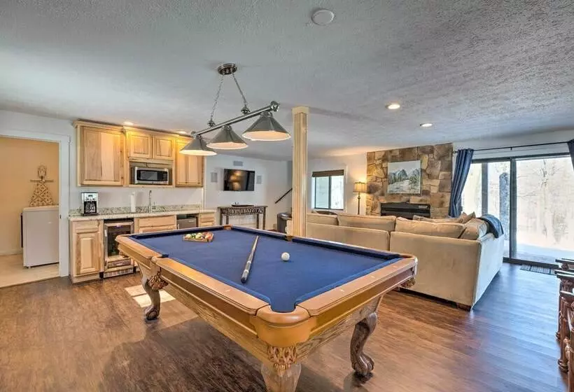 Bright Wintergreen Resort Home; Deck & Grill!