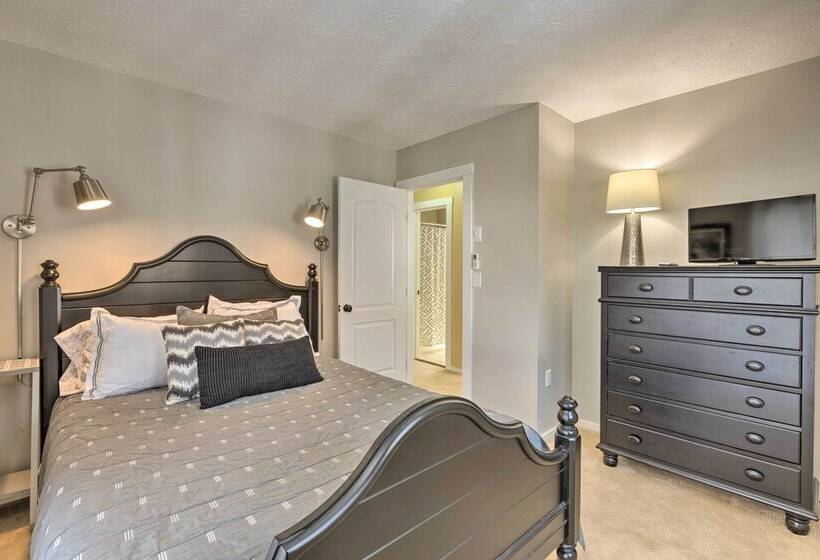 Bright Wintergreen Resort Home; Deck & Grill!