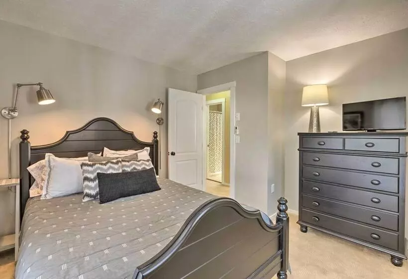 Bright Wintergreen Resort Home; Deck & Grill!