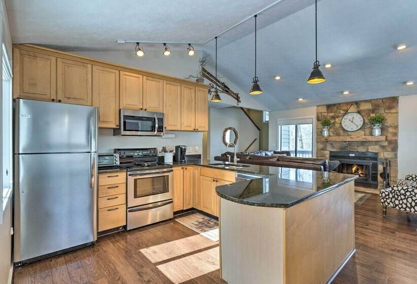 Bright Wintergreen Resort Home; Deck & Grill!