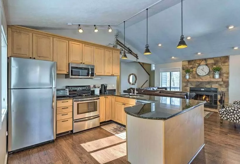 Bright Wintergreen Resort Home; Deck & Grill!