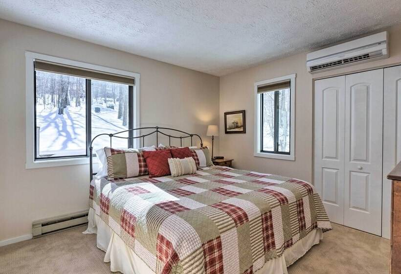 Bright Wintergreen Resort Home; Deck & Grill!