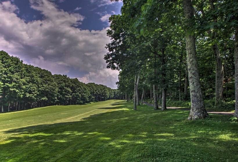 Bright Wintergreen Resort Home; Deck & Grill!