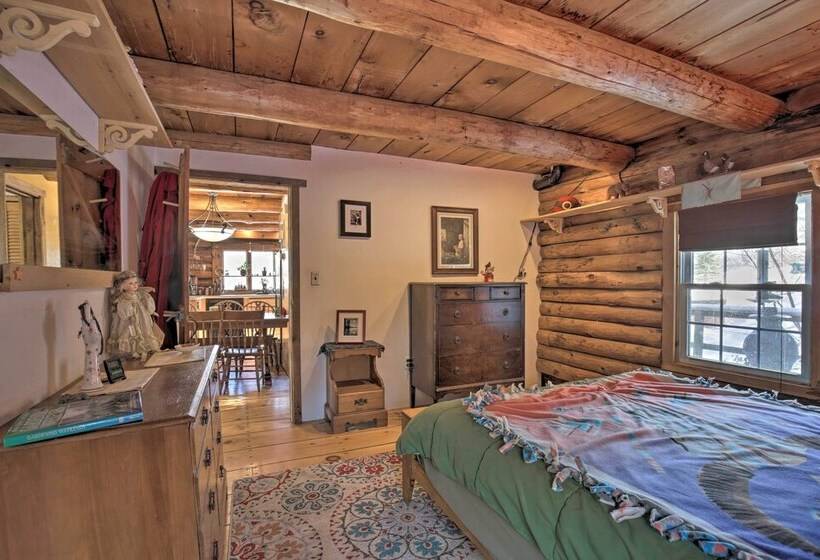 Cabin: Private Hot Tub, Walk To Pats Peak Ski Area